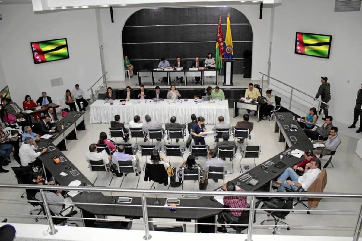 Durante la sesión, el senador Bernabé Celis propuso trasladar los $138 mil millones que están en el Fondo Nacional de Adaptación para la Vía Curos – Málaga, al Presupuesto General de la Nación, con el fin de que puedan ser invertidos en su totalidad para pavimentación. (Foto: Javier Gutiérrez/VANGUARDIA LIBERAL)