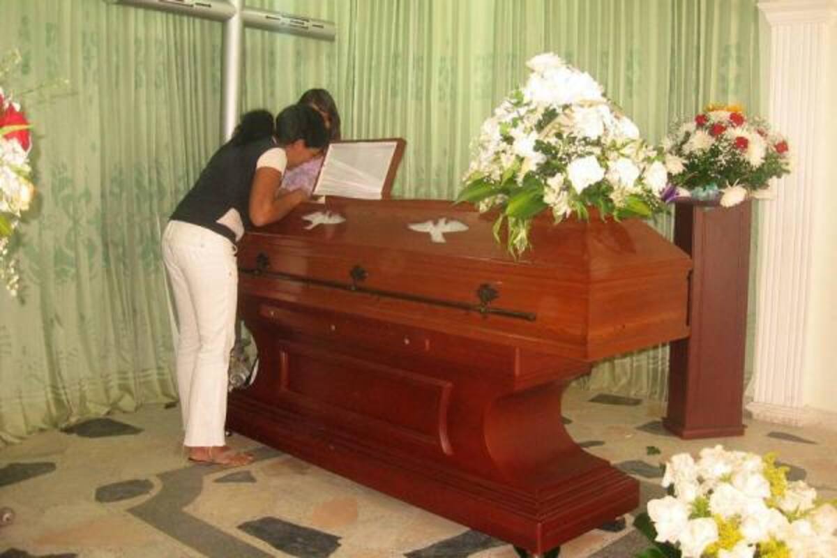 EL cuerpo de Fernedy Sánchez Velazco fue velado en la Funeraria Quintero y posteriormente sepultado en el cementerio de Barbosa.(Foto: Nancy Acuña R. /VANGUARDIA LIBERAL)
