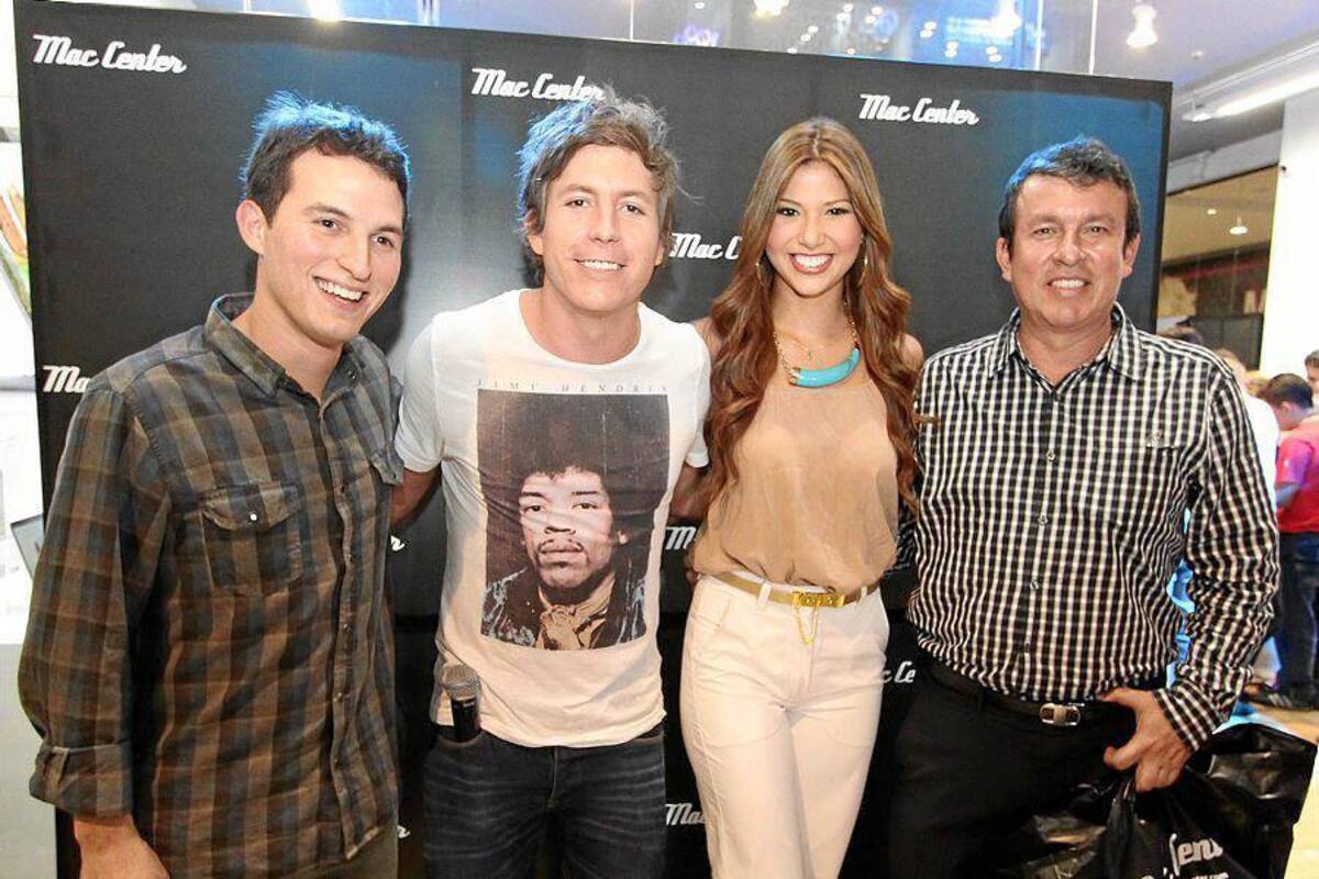 Roberto Chiari, Alejandro Riaño, Paola Trujillo, Señorita Santander, y Sergio Marín. (Foto: Mauricio Betancourt / VANGUARDIA LIBERAL)