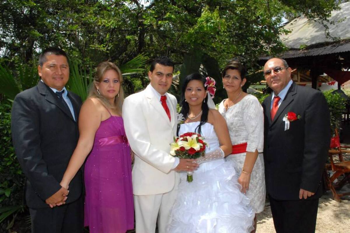 Carlos Vega, Ruby Prada, Sergio Andrés Nieto, Kelly Paola Vega Prada, Hercilia Pico y Eduardo Nieto. (Foto: Suministrada/VANGUARDIA LIBERAL)