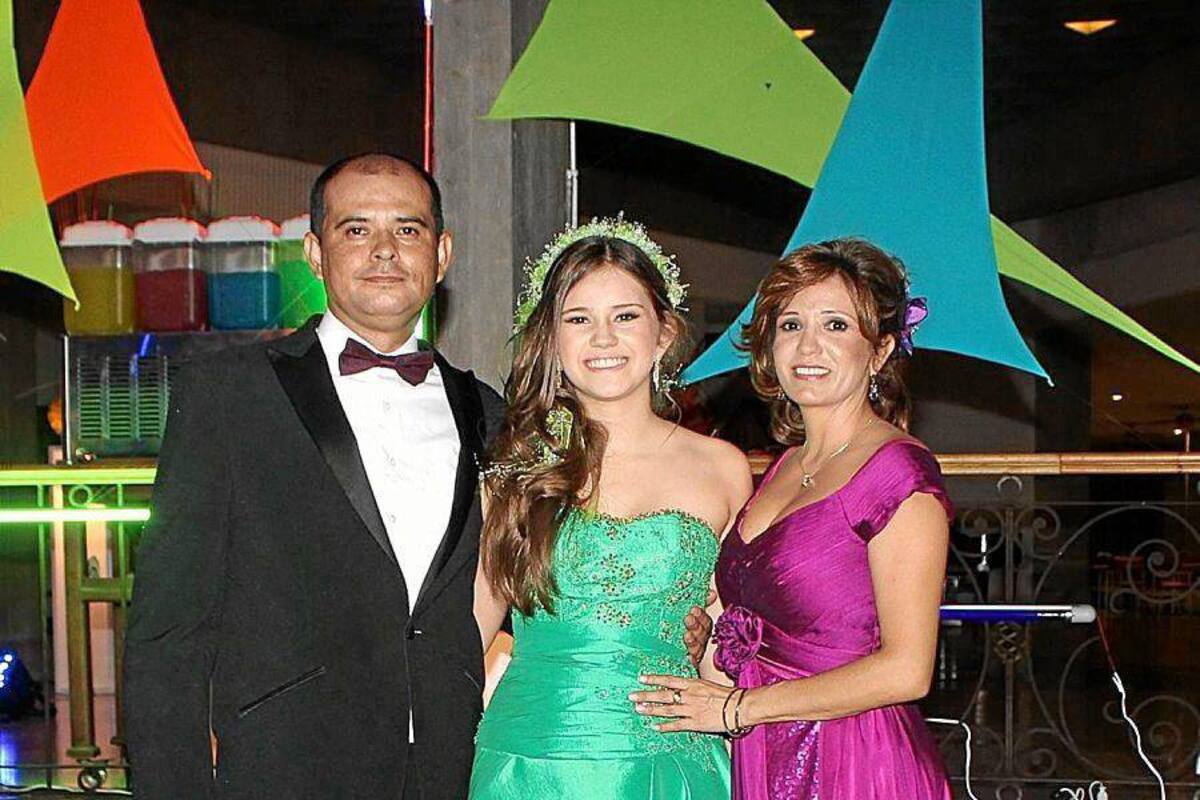 Jorge Navarrete, Silvia Carolina Navarrete y Lilibeth Zambrano. (Foto: Mauricio Betancourt/ VANGUARDIA LIBERAL)