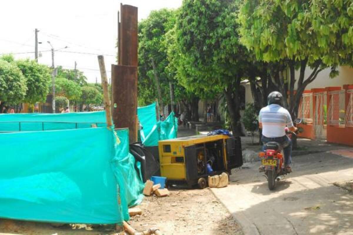 Esta es la lumbrera 20, ubicada en el barrio La Floresta, y uno de los dos puntos del sector en donde trabaja Microtúnel. En días pasados se inició la construcción de otra lumbrera, ubicada en la calle 75 con carrera 33, que finalizará en octubre.(Foto: Javier Alvarado/VANGUARDIA LIBERAL)