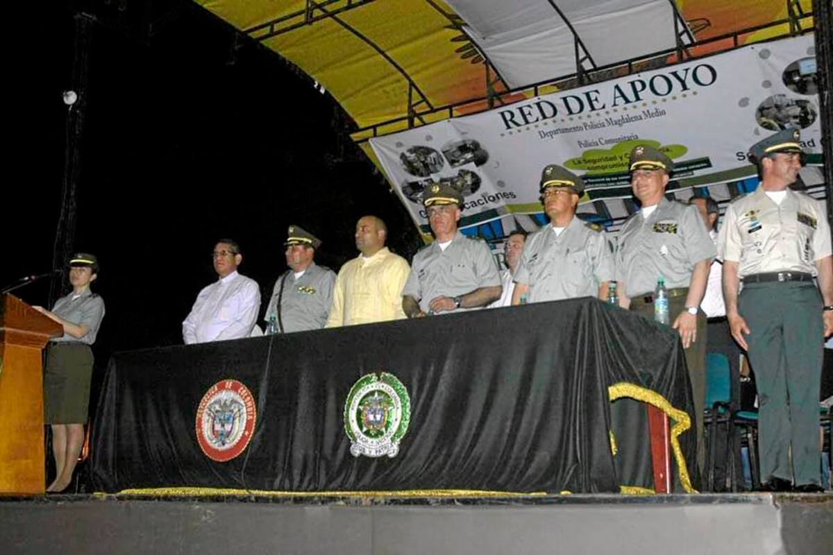 Durante la ceremonia protocolaria, el coronel José Rafael Silva Medina recibió el mando como comandante del Departamento de la Policía del Magdalena Medio. (Foto: Edgar Pernett/ VANGUARDIA LIBERAL)