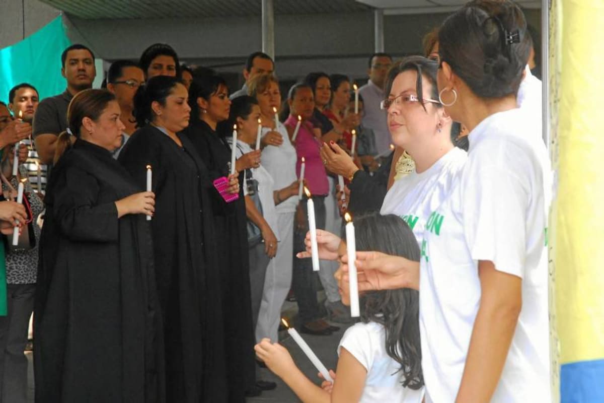 Funcionarios de la Rama Judicial de Barrancabermeja realizaron un acto público a las afueras del Palacio de Justicia para pedir por nuevo ajuste salarial. (Foto: Javier Alvarado/VANGUARDIA LIBERAL)