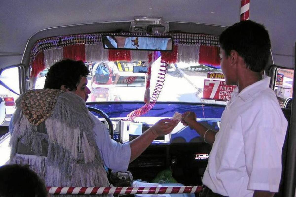 Padres de familia se preguntan por qué a la fecha no se gestiona el subsidio de transporte escolar para los colegios públicos de las zonas rural y urbana de Barrancabermeja. (Foto: Jean Javier García/ VANGUARDIA LIBERAL)