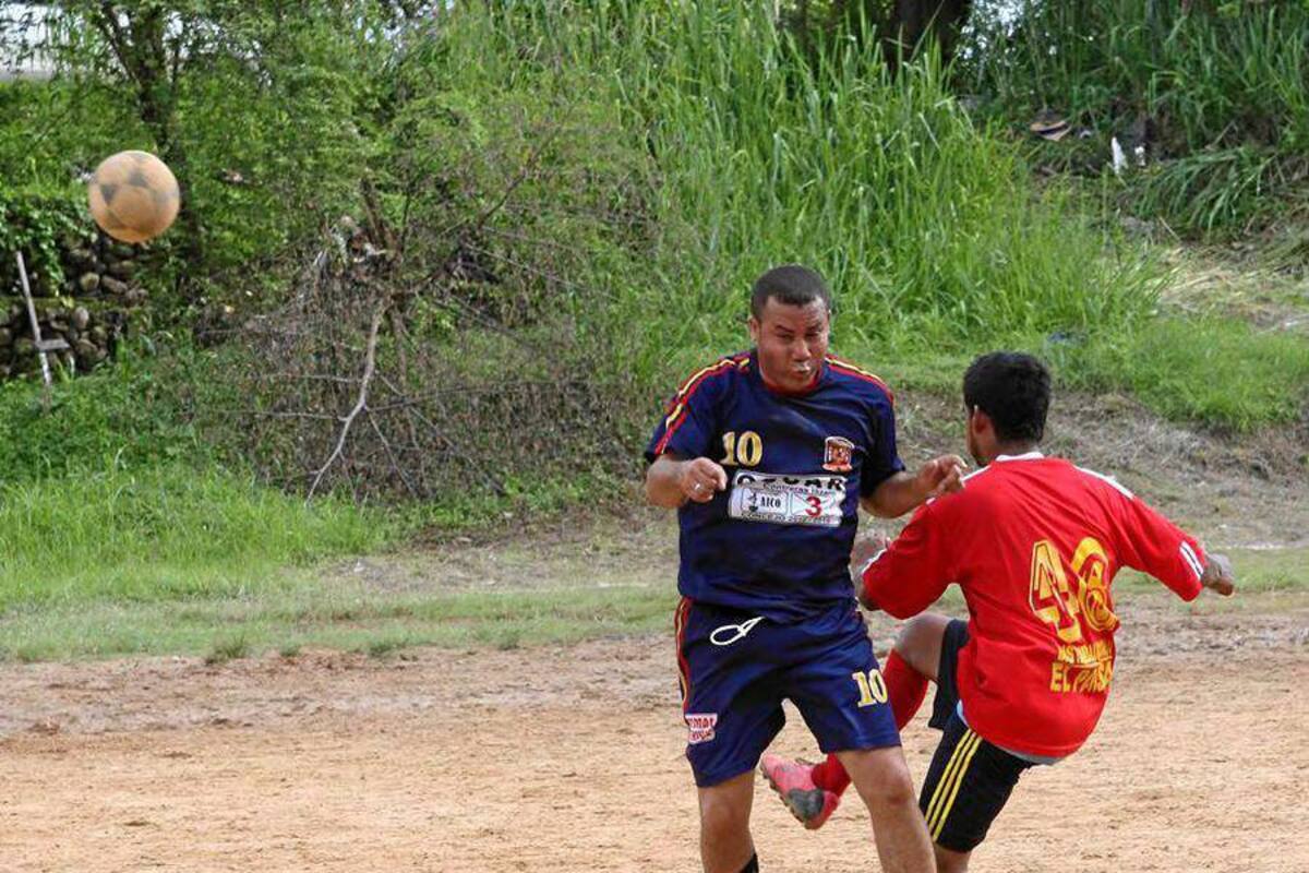 Este sábado Los Morenos se enfrentan Club VAF Pueblo Nuevo para definir quién se queda con el último cupo en los octavos de final. (Foto: Emmanuel Pérez Ortegón /VANGUARDIA LIBERAL )