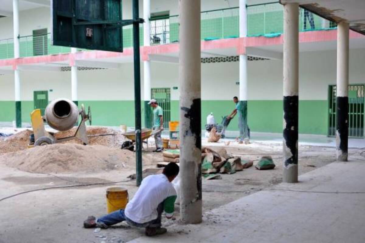 Mantenimiento, obras de reparación y modernización de los edificios del colegio son los trabajos que ejecutan en la primera fase de remodelación y adecuación del Colegio de Santander.(Foto: Suministrada/VANGUARDIA LIBERAL )