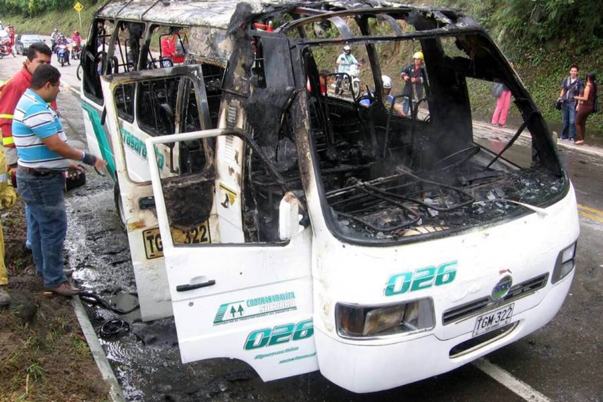 Las causas del accidente se desconocen, pero algunos testigos del hecho presumen que pudo tratarse de un corto circuito. (Foto: Nancy Gómez /VANGUARDIA LIBERAL)