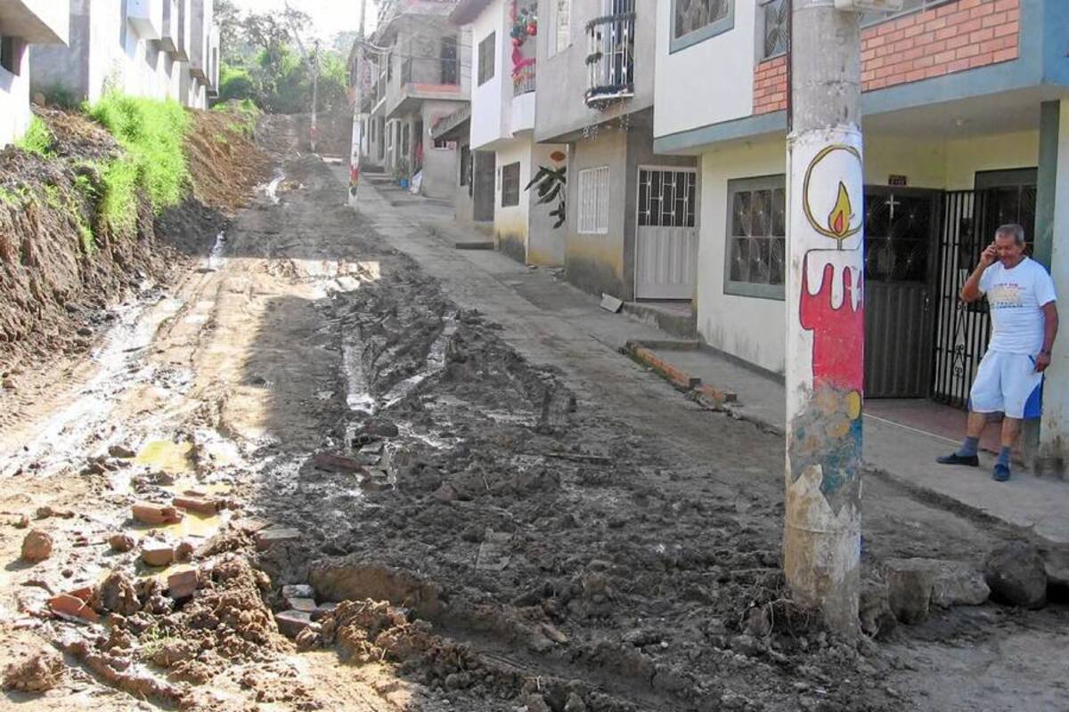 El Pasaje de la Rosita está convertido en un lodazal (Foto: Nancy Gómez /VANGUARDIA LIBERAL)