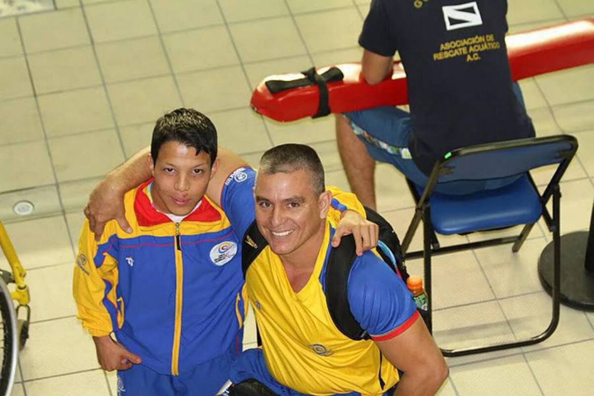 Nelson Crispín y el medallista paralímpico Moisés Fuentes García celebraron el oro del primero en Guadalajara. (Foto: Suministrada/VANGUARDIA LIBERAL)
