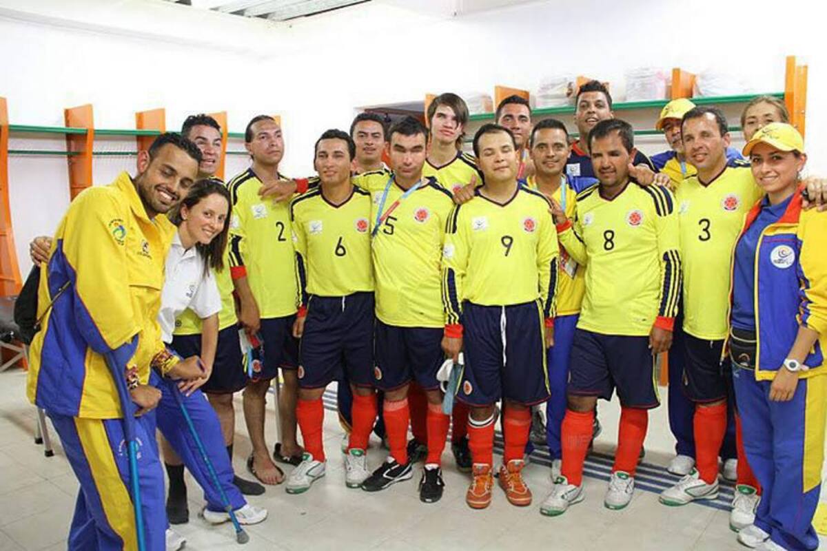 El santandereano Sergio Becerra (#5) hizo parte del equipo nacional de fútbol 5 que terminó tercero en las justas parapanamericanas. (Foto: Suministrada/VANGUARDIA LIBERAL)