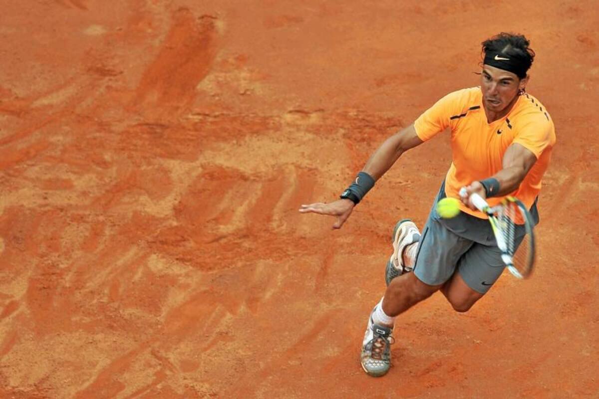 El español Rafael Nadal se impuso ayer por 7-5 y 6-3 al serbio Novak Djokovic en la final del Masters 1000 de Roma y reconquistó el cetro del torneo romano y el número dos del mundo, con lo que se asegura evitar al de Belgrado hasta una eventual final en Roland Garros. (Foto: AFP / VANGUARDIA LIBERAL)