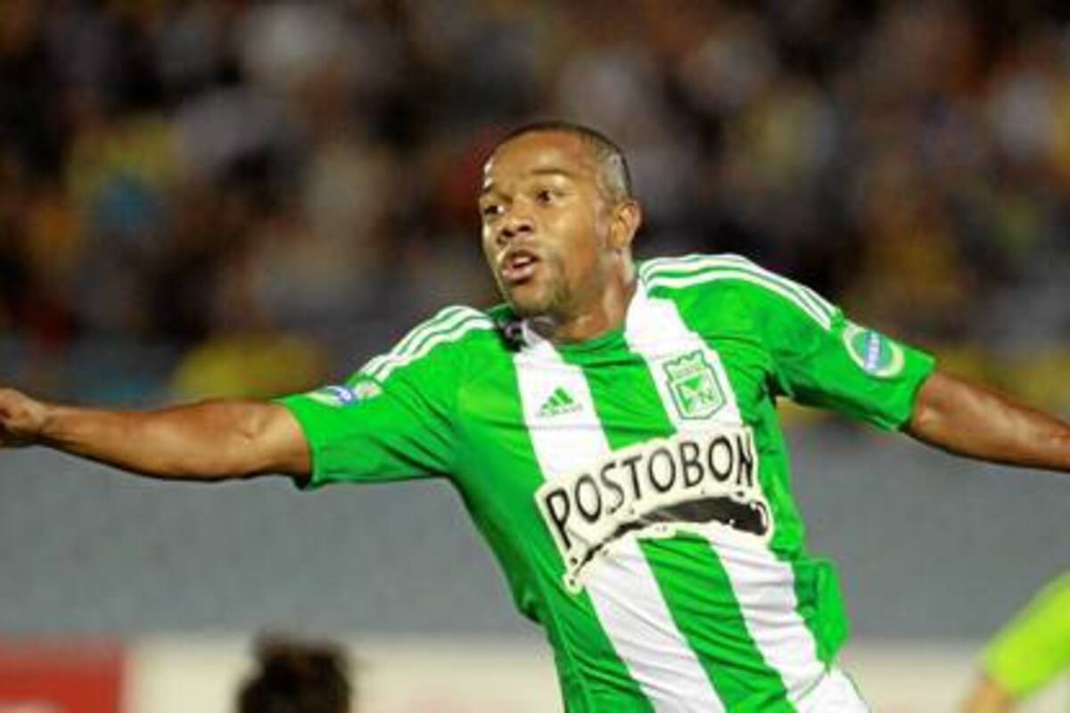 Dorlan Pabón es el goleador de Atlético Nacional en la presente edición de la Copa Libertadores, suma tres tantos, ayer marcó dos y ya había anotado uno ante Universidad de Chile en Medellín. (Foto: EFE / VANGUARDIA LIBERAL)