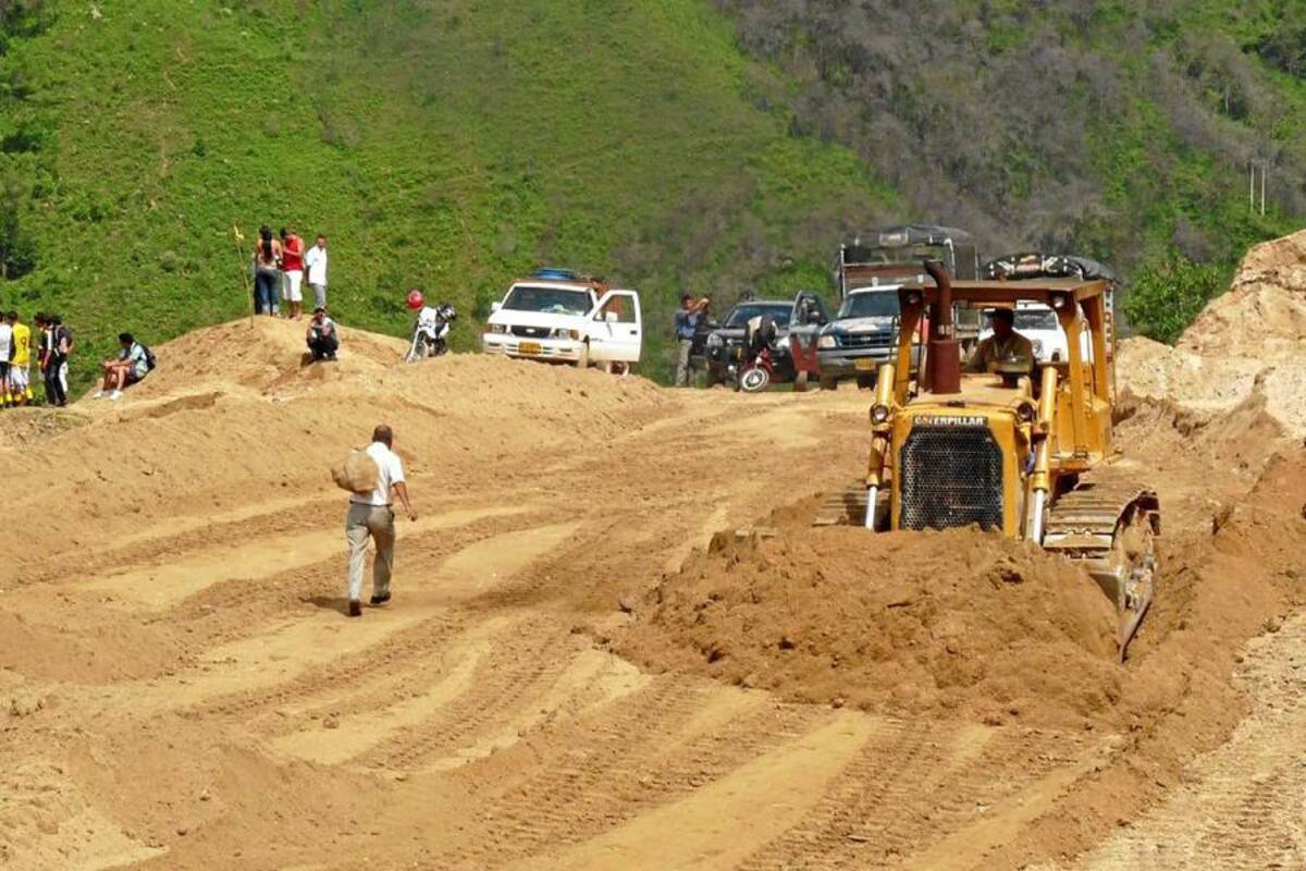 El Fondo de Adaptación invertirá cerca de $2 billones para la intervención de 2.250 kilómetros, más de 498 kilómetros de red férrea y atención de 695 puntos críticos. (Foto: Archivo/VANGUARDIA LIBERAL)