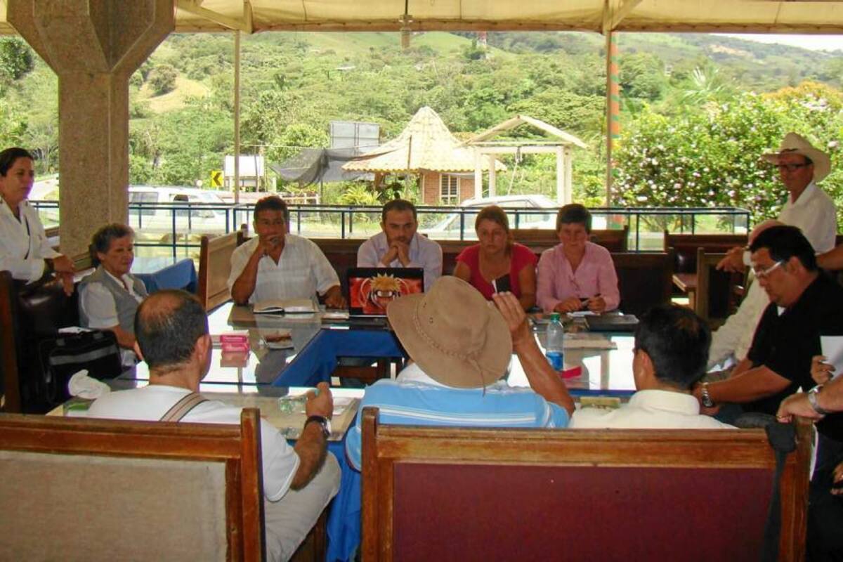 Reunión de actores del gremio turístico del Sur de Santander donde se proponen acciones y estrategias para promover y desarrollar el turismo en las tres provincias guanentina, comunera y veleña. (Foto: Suministrada/VANGUARDIA LIBERAL)