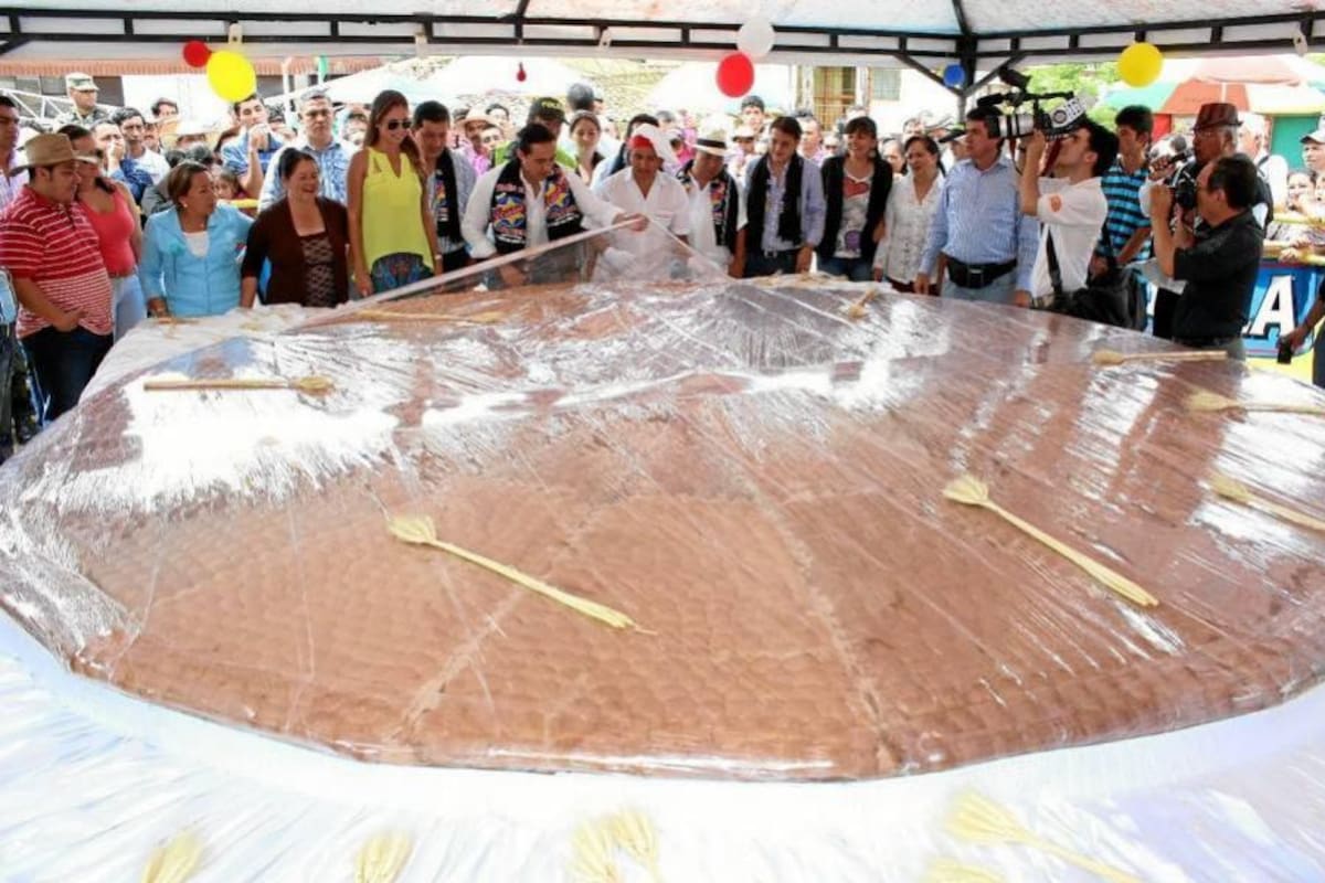 Aratoca, caracterizado por la elaboración de delicioso pan, busca obtener un Récord Guinness con la mogolla más grande del mundo que peso más de 500 kilos. (Foto: Suministrada /VANGUARDIA LIBERAL)