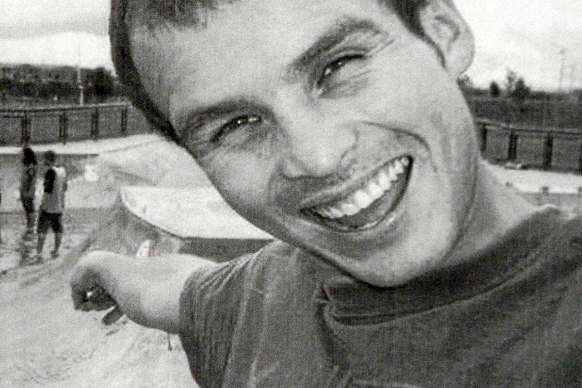 Dany Alberto Ramírez Castro de 29 años, era amante de los deportes extremos y había llegado a Bucaramanga justamente para conocer el Parque Extremo, sitio donde fue atacado por dos menores de 15 y 16 años de edad que le propinaron dos tiros y 18 puñaladas. (Foto: Suministrada/VANGUARDIA LIBERAL )