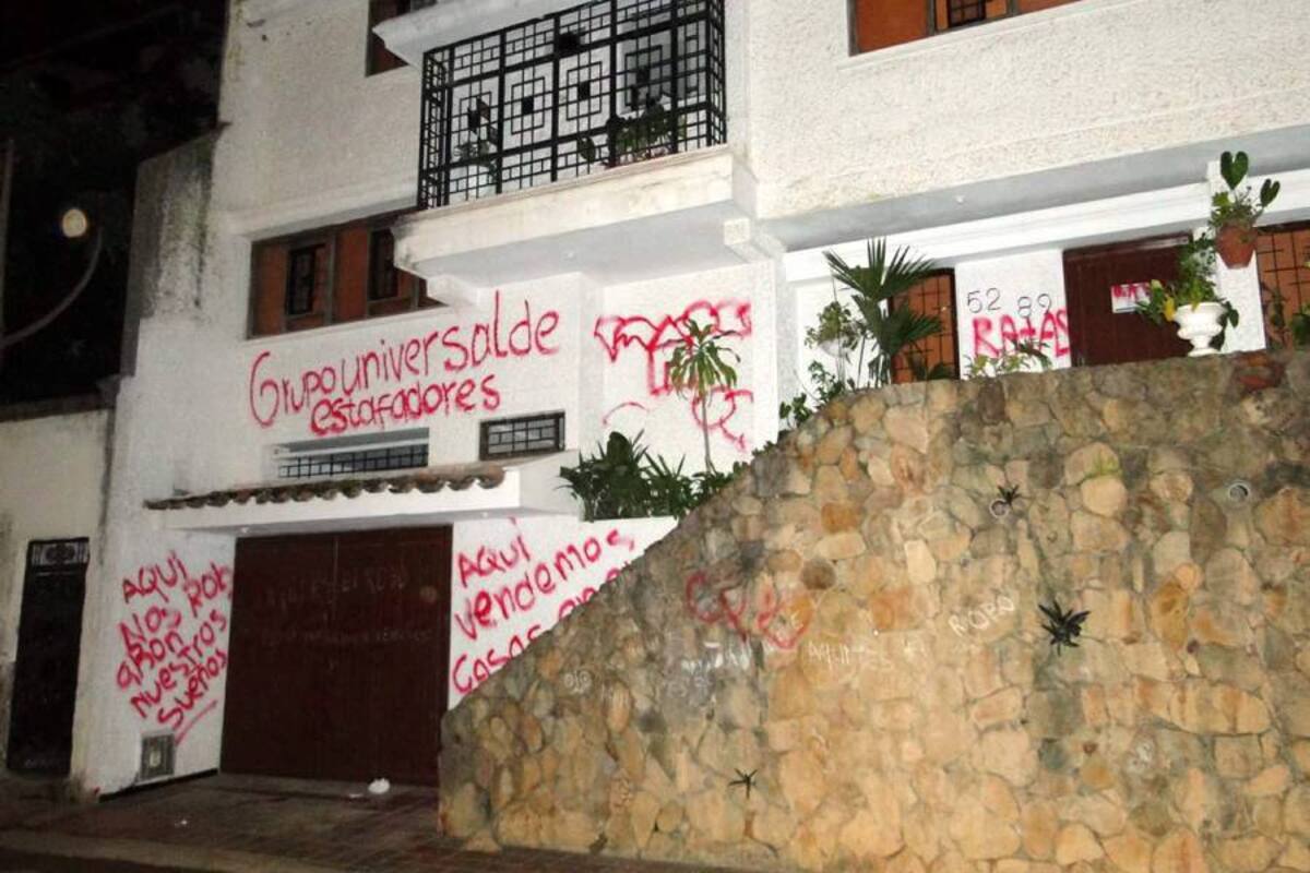 La diligencia de allanamiento se adelantó en la carrera 47A con calle 52 del barrio Altos de Terrazas, allí funcionaba una entidad comercial dedicada a soluciones de vivienda. (Foto: Suministrada/VANGUARDIA LIBERAL)