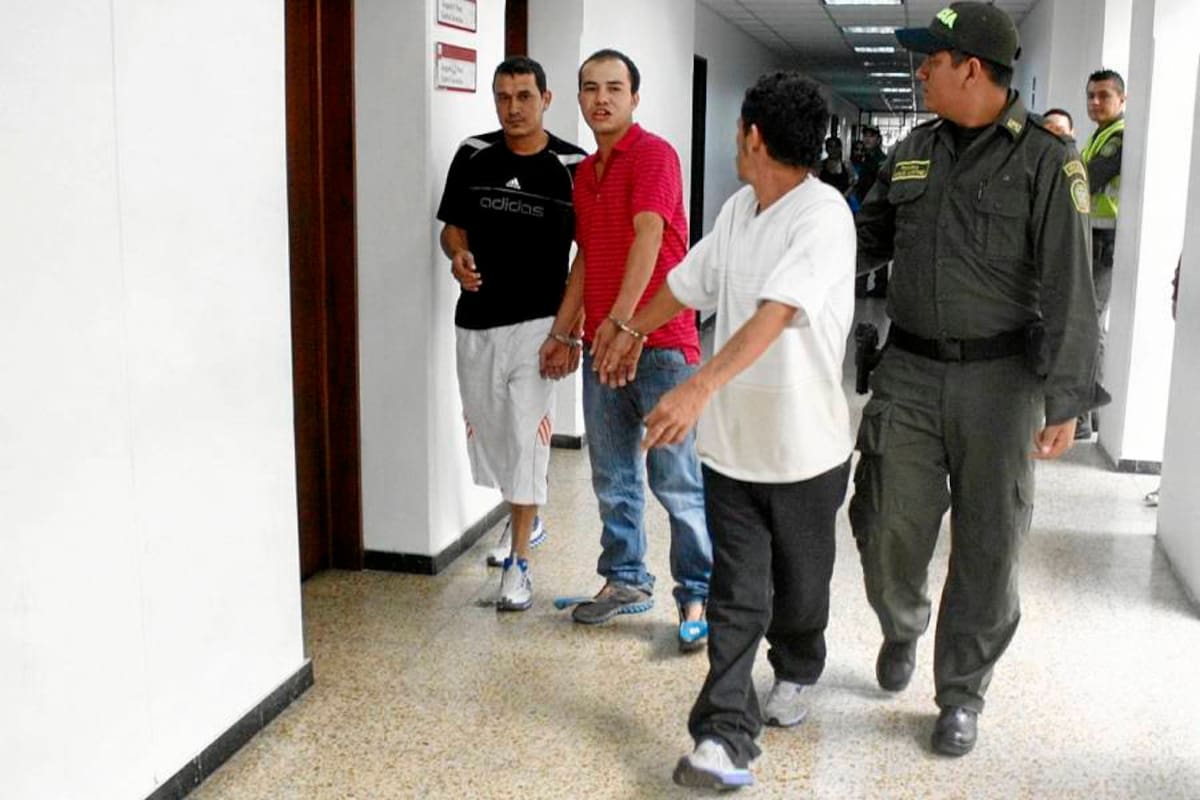 Uno de los tres capturados, según las autoridades, ya ha estado privado de su libertad por incurrir en el delito de venta y tráfico de estupefacientes. (Foto: Marco Valencia/ VANGUARDIA LIBERAL )