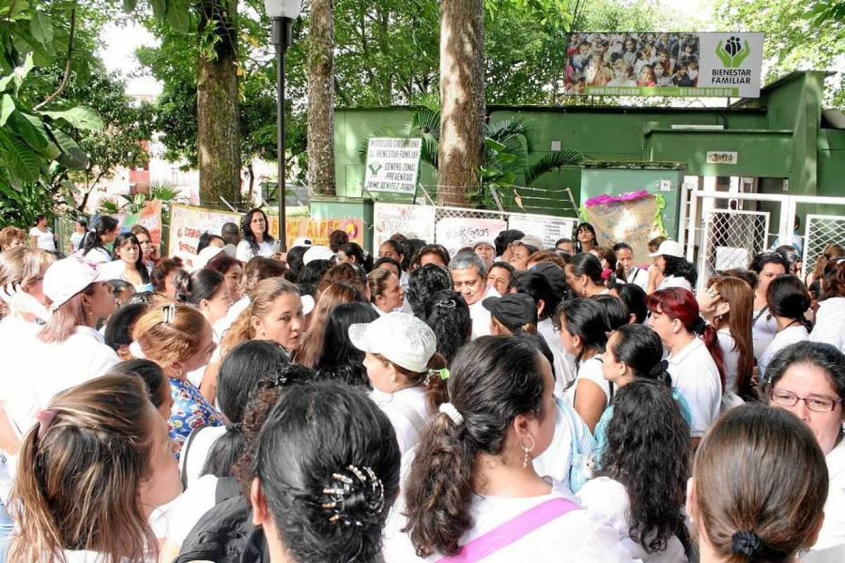 Madres comunitarias esperan que les paguen mañana beca de febrero (Foto: Mauricio Betancourt / VANGUARDIA LIBERAL)