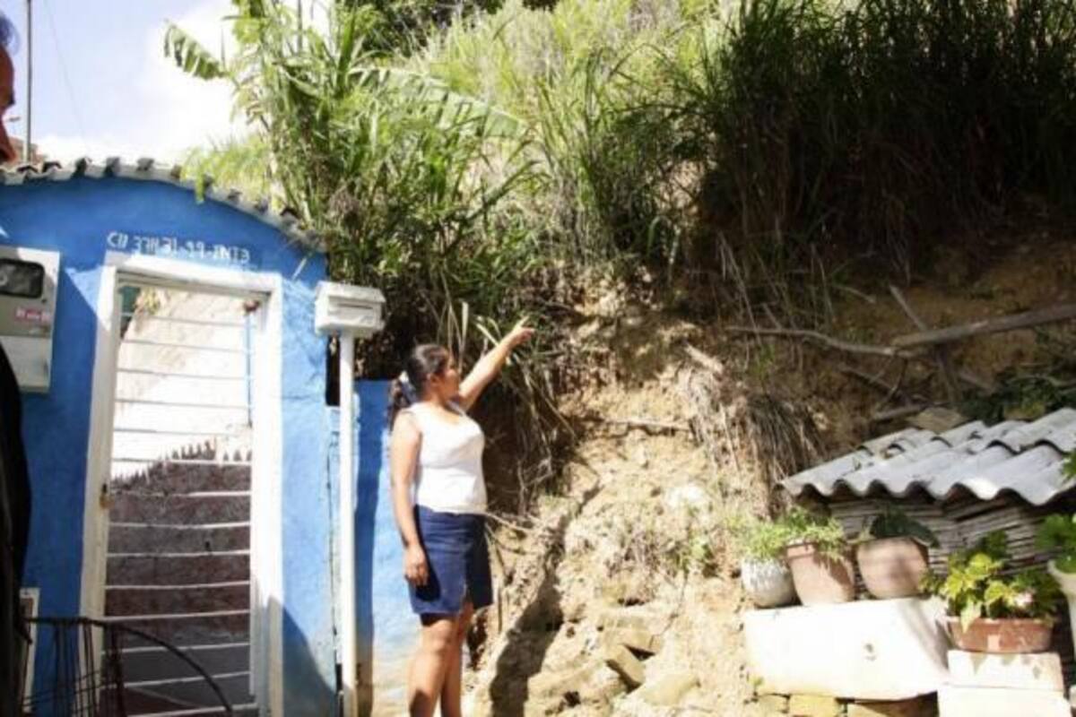 En quince días empezarán las obras de estabilización y reconstrucción como se percibe en el sector Altos del Llanito, en Girón. (Foto: Archivo/VANGUARDIA LIBERAL)