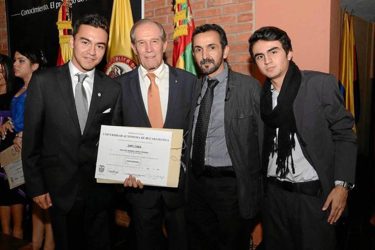 Carlos Andrés López Porras, Alberto Montoya Puyana, rector Universidad Autónoma de Bucaramanga, Carlos Alfonso López Tristancho y Juan David López Porras. (Foto: Hernando Galeano / VANGUARDIA LIBERAL)