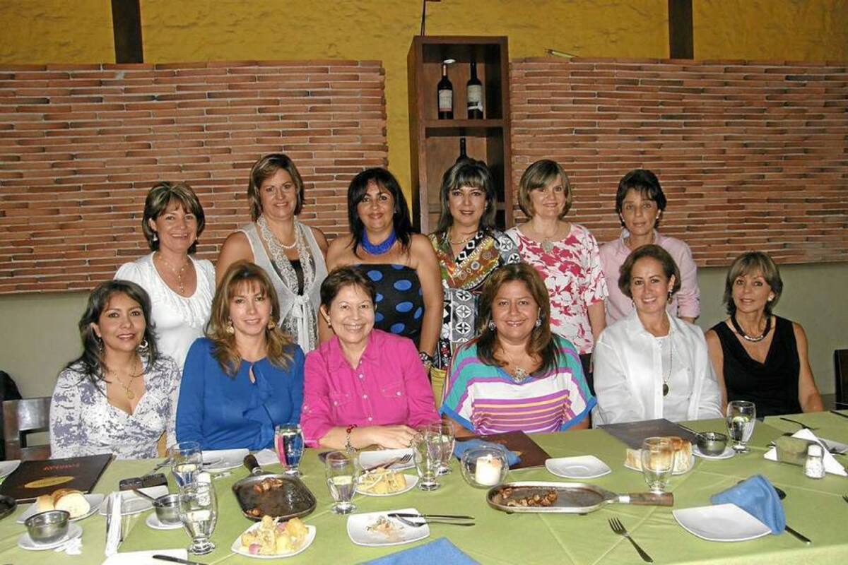Martha Jerez, Margarita Gómez de Durán, Gloria Patiño, Gladys Rangel, Gladys de Morales, Josefina de Amaya, Olguita Acero, Martha Cecilia Chaparro, Martha Rueda, Martha Marín, Alicia de Peña y Silvia Prada. (Foto: Foto: Javier Gutiérrez / VANGUARDIA LIBERAL)