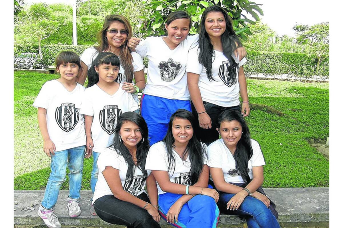 Mariana Meneses, Carolina Giraldo, María Angélica Pico, Hilary Olaya, Grady Villamizar, Diana Castro, Daniela Tarazona y Carolina Rojas. (Foto: Foto: Javier Gutiérrez / VANGUARDIA LIBERAL)