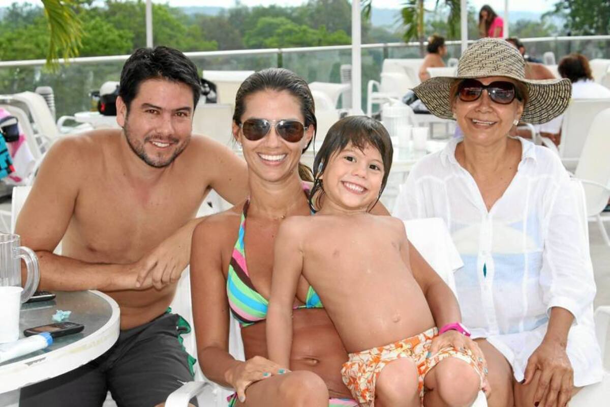 Yulder Pedraza, Margarita Rondón, Jerónimo Pedraza y Ruby Tafur. (Foto: Mauricio Betancourt/ VANGUARDIA LIBERAL)
