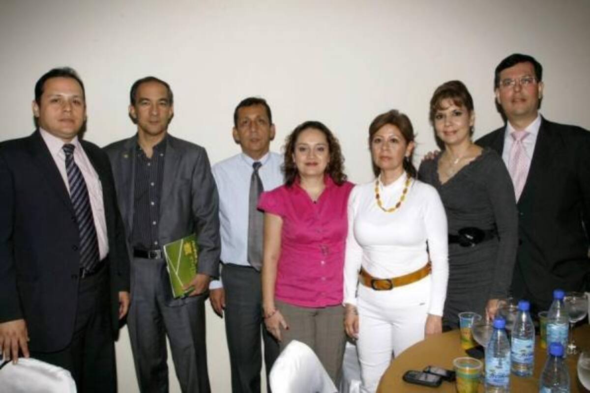 Óscar Álvarez, Juan Carlos Franco, Gerente Seguros Bolívar Bucaramanga; Enrique Sanmiguel, Malena González, Ayda Mendoza, Adriana Salcedo y Rafael Trimiño.(Foto: Fotos: César Flórez/VANGUARDIA LIBERAL)