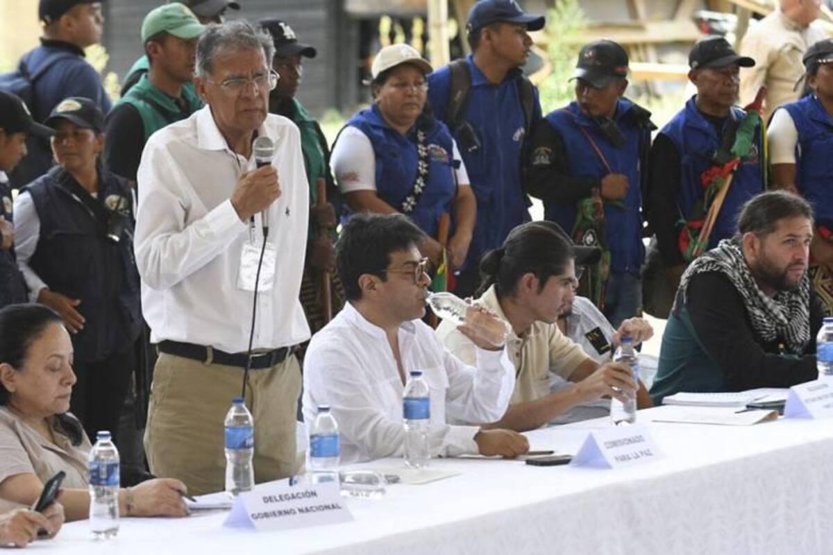 Luego de las tensiones recientes entre el Gobierno Nacional y las disidencias de las Farc, por enfrentamientos en el sur del país, se confirmó que el próximo domingo, 8 de octubre, se instalará la mesa de diálogos en Norte de Santander.
