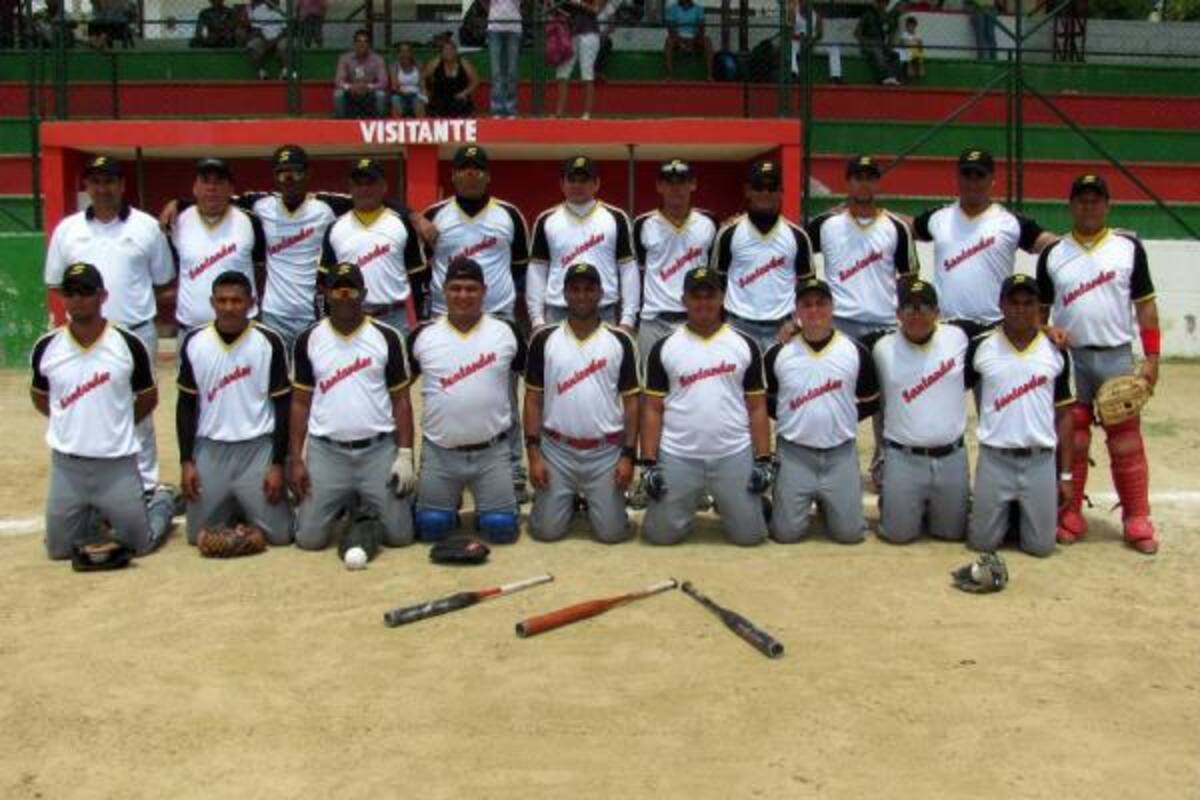 Selección Santander que disputa el Campeonato Nacional de Sóftbol en Sincelejo, Sucre. Un total de 18 jugadores viven en Barrancabermeja.(Foto: Cortesía diario El Meridiano de Sucre/VANGUARDIA LIBERAL )