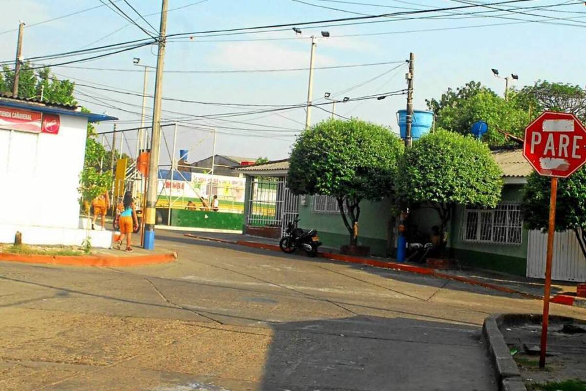 Un cruce de disparos, al aparecer, entre miembros de bandas criminales atemorizó a la comunidad del barrio Primero de Mayo, la noche del jueves. No hubo heridos. (Foto: Javier Alvarado/ VANGUARDIA LIBERAL)