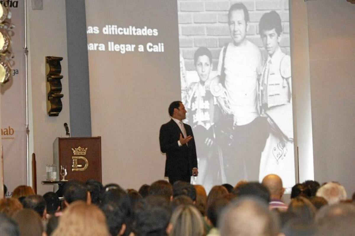 En el hotel Dann Carlton, el maestro César Rincón dictó la conferencia titulada: “Riesgo, Originalidad y Disciplina”. La jornada, impulsada por Vanguardia Liberal, contó con los respaldos de Telebucaramanga, la Universidad Autónoma de Bucaramanga, Unab, la Litografía La Bastilla y el mencionado hotel. (Foto: Fotografías: César Flórez / VANGUARDIA LIBERAL)