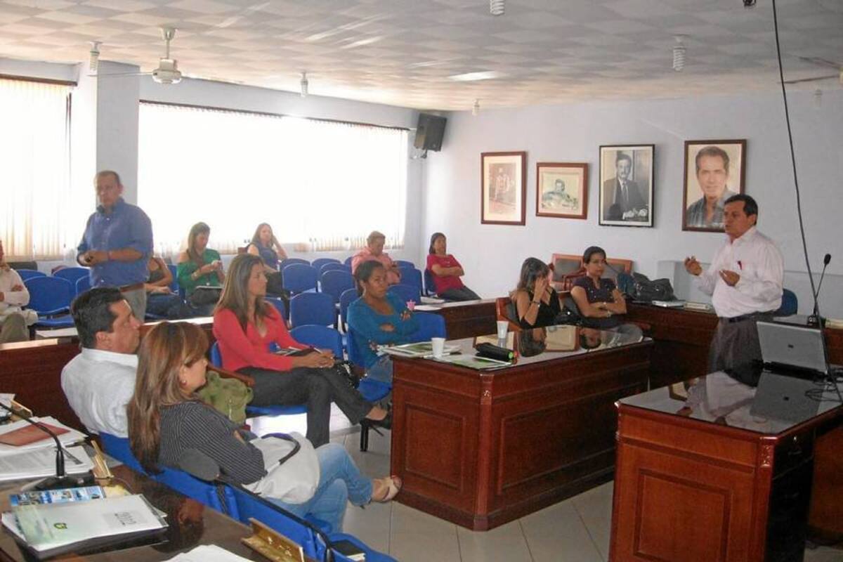 En la reunión se aclaró a los delegados municipales cómo se tiene que hacer el enlace con esta estrategia, desde cada entidad territorial, a través de los cogestores de la Red Unidos. (Foto: Nancy Gómez/VANGUARDIA LIBERAL)