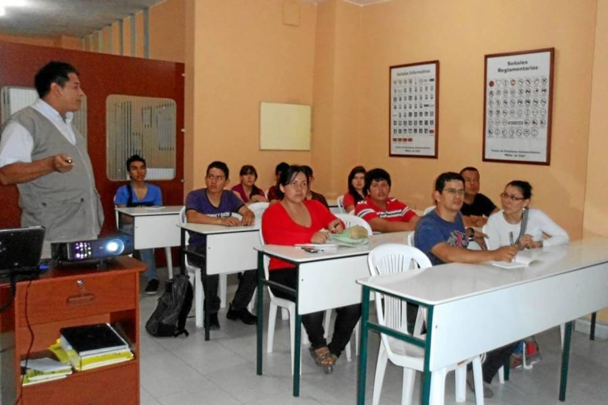 Cursos de reeducación a conductores infractores que se empezaron a dictar en el Socorro, para obtener el 50 y 25 % de descuento en los comparendos. (Foto: Luis Fernando Martínez Vargas/VANGUARDIA LIBERAL)
