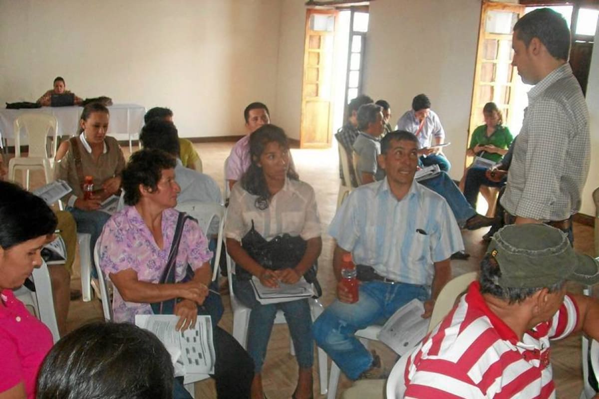 Asistentes a la conferencias sobre registro de marcas y patentes, que se desarrolló en Juriscoop, evento organizado por la Cámara de Comercio de Bucaramanga sede Socorro, en asocio con la Superintendencia de Industria y Comercio. (Foto: Luis Fernando Martínez Vargas/VANGUARDIA LIBERAL)