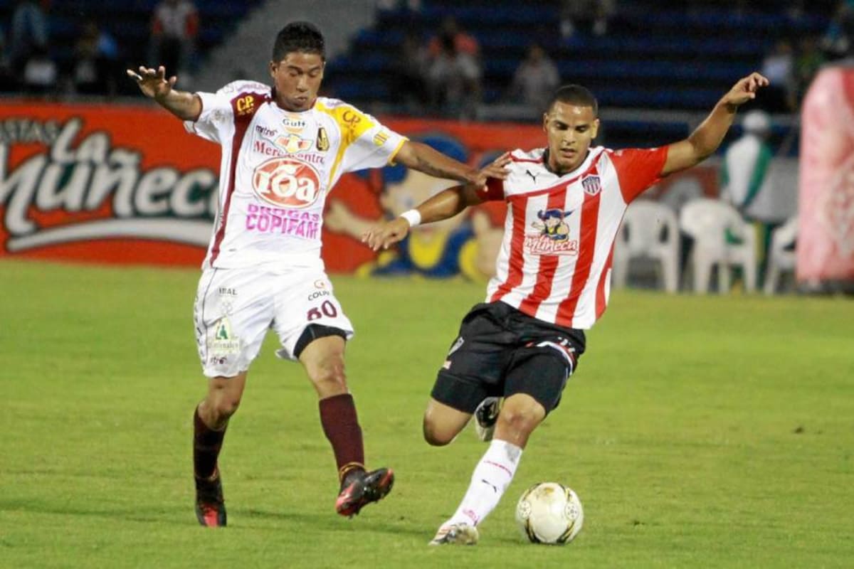 Deportes Tolima, con un gol del paraguayo Robin Ramírez en los últimos minutos del partido, superó 2 – 1 a Junior y con 26 puntos aseguró prácticamente su clasificación a los cuadrangulares semifinales de la Liga Postobón. (Foto: Colprensa / VANGUARDIA LIBERAL)