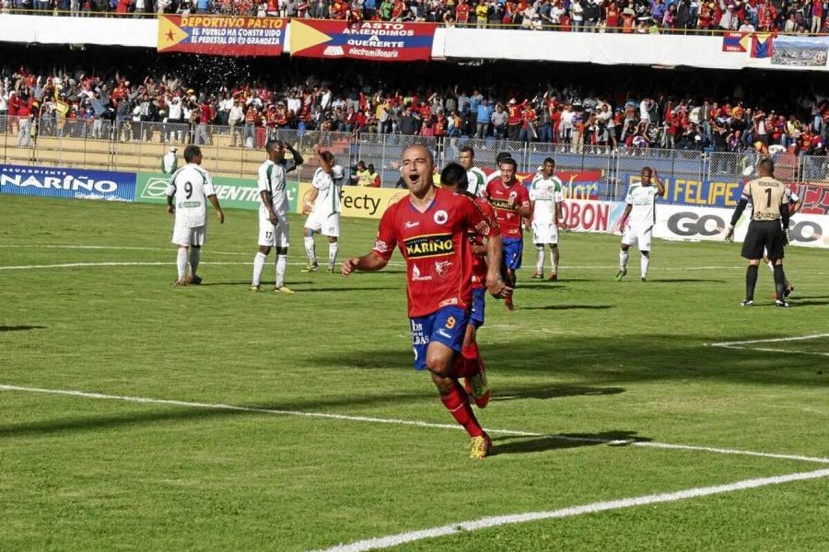 Edwards Jiménez marcó el golazo de Pasto en el empate 1 – 1 ante Cali. ‘El Toro’ de San Gil llegó a cinco tantos en la Liga Postobón. (Foto: Colprensa / VANGUARDIA LIBERAL)