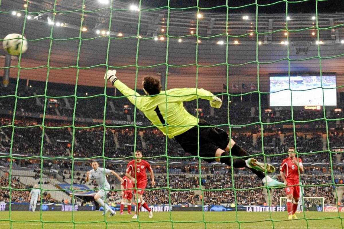 Francia que derrotó por 3 – 1 a su similar de Bielorrusia, se acomodó en el liderato del grupo I, con 10 puntos, dos más que su principal, rival, España. (Foto: AFP / VANGUARDIA LIBERAL)