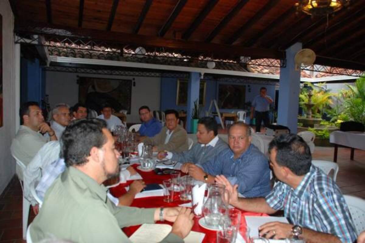 A la reunión asistieron los 16 rectores de las ciudadelas educativas del sector público de Floridablanca.(Foto: Suministrada/VANGUARDIA LIBERAL)