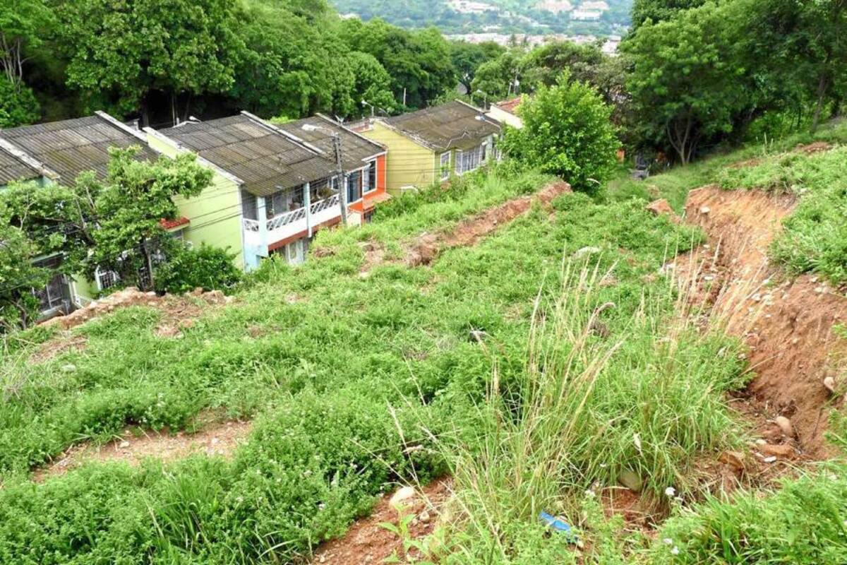 La Cdmb construirá un muro en gaviones en el terreno inclinado de Quintas del Llanito. (Foto: ARCHIVO/VANGUARDIA LIBERAL)
