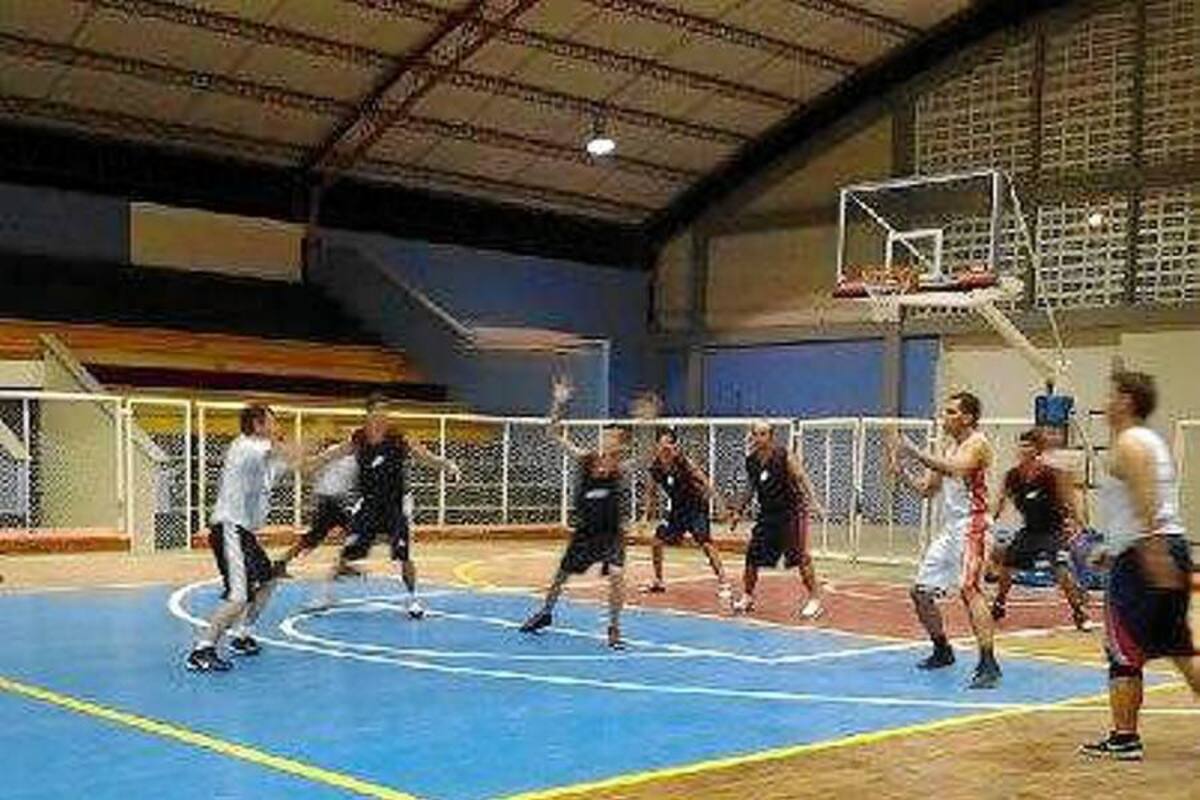 Se inició campeonato abierto de baloncesto
