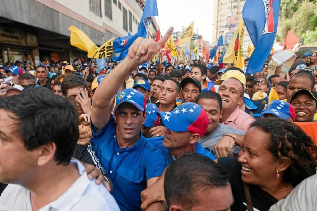 El candidato presidencial venezolano Henrique Capriles participó en un acto de campaña en la ciudad de Los Teques, estado Miranda. (Foto: EFE/VANGUARDIA LIBERAL)