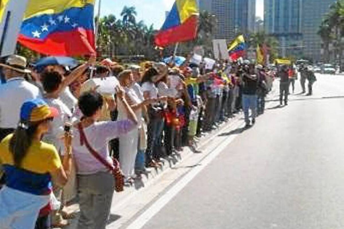 Hugo Chávez, presidente venezolano, rechazó las críticas ocasionadas en Miami (EE.UU.) por el cierre del consulado en esa ciudad tras la expulsión de la cónsul y aseguró que su Gobierno ha sido “atropellado por el imperio”. (Foto: Archivo/VANGUARDIA LIBERAL)