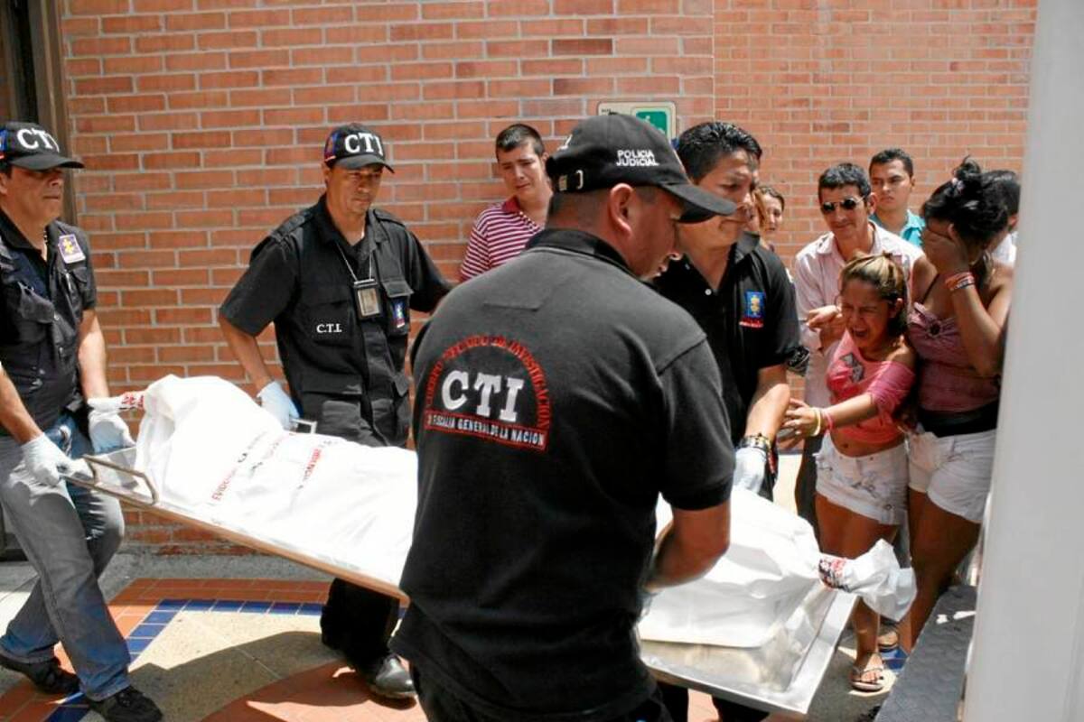 La víctima murió en el Hospital Local del Norte, donde el CTI de la Fiscalía realizó el levantamiento del cadáver. (Foto: Marco Valencia/VANGUARDIA LIBERAL)