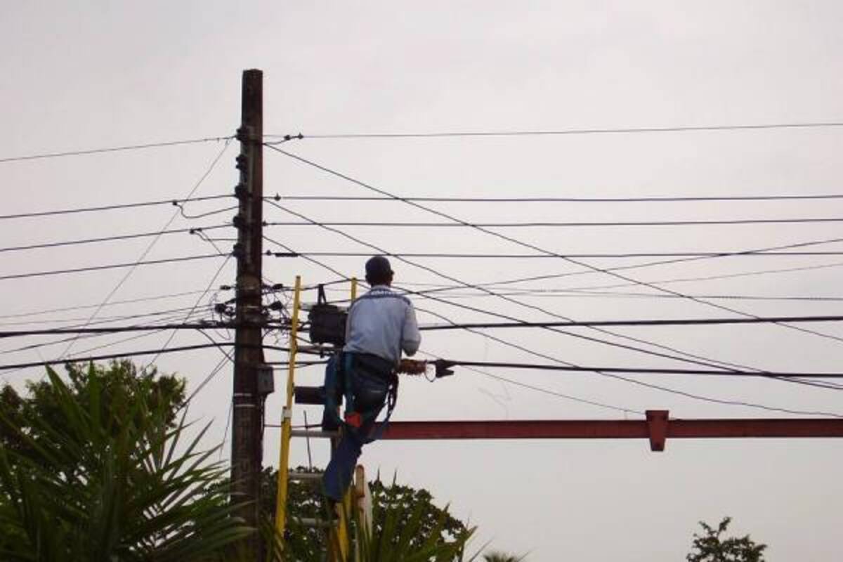 Los traslados de redes implican la suspensión del servicio en los sectores aledaños a los trabajos.(Foto: Archivo/VANGUARDIA LIBERAL )