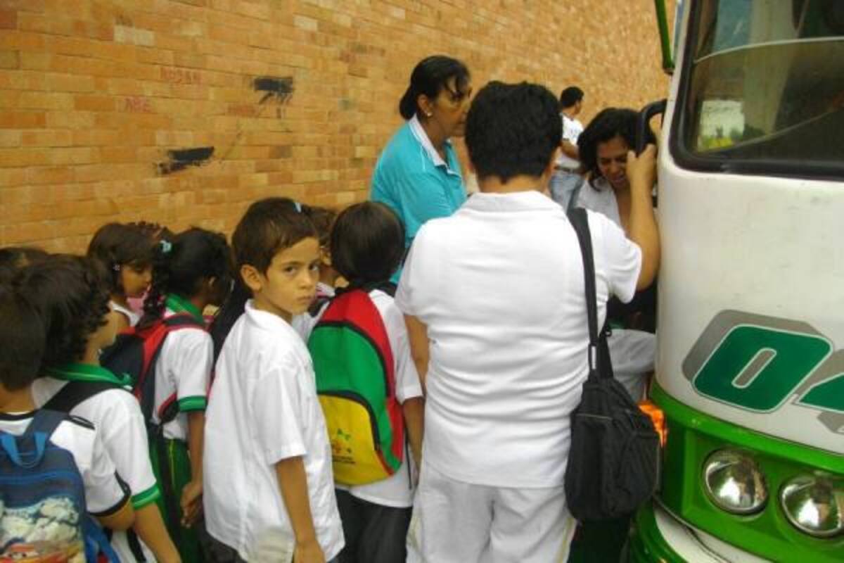 Los estudiantes del colegio Promoción social cuentan a partir de esta semana con el servicio gratuito de transporte escolar.(Foto: / VANGUARDIA LIBERAL)