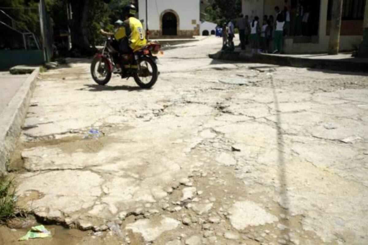 La Piedecuestana de Servicios adelanta junto con el cuerpo operativo, indagaciones a una firma contratista por fallas estructurales presentadas en una obra de reposición de redes en San Carlos.(Foto: Archivo/VANGUARDIA LIBERAL )