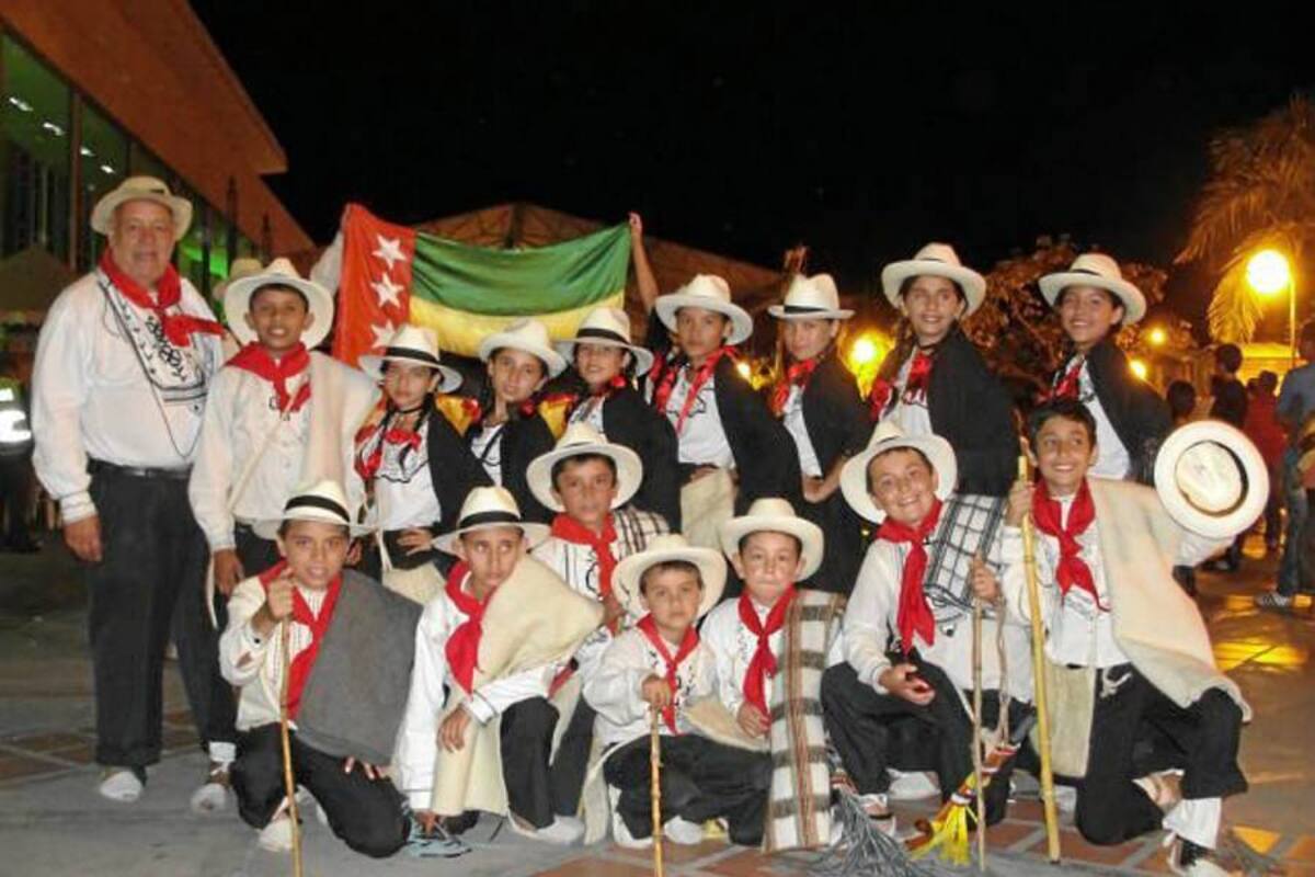 Grupo de danzas del municipio de Jesús María que estuvo en el XIV Festival Nacional de Danzas Folclóricas, organizado por el Instituto Municipal de Cultura de Yumbo, Valle. (Foto: Suministrada/VANGUARDIA LIBERAL)